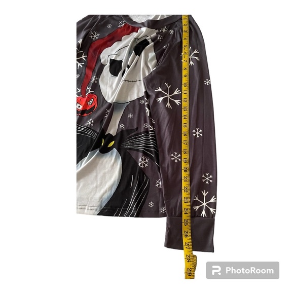 🐾 NWT Christmas long sleeve shirt size XL featuring Jack Skellington Santa hat - Picture 5 of 6